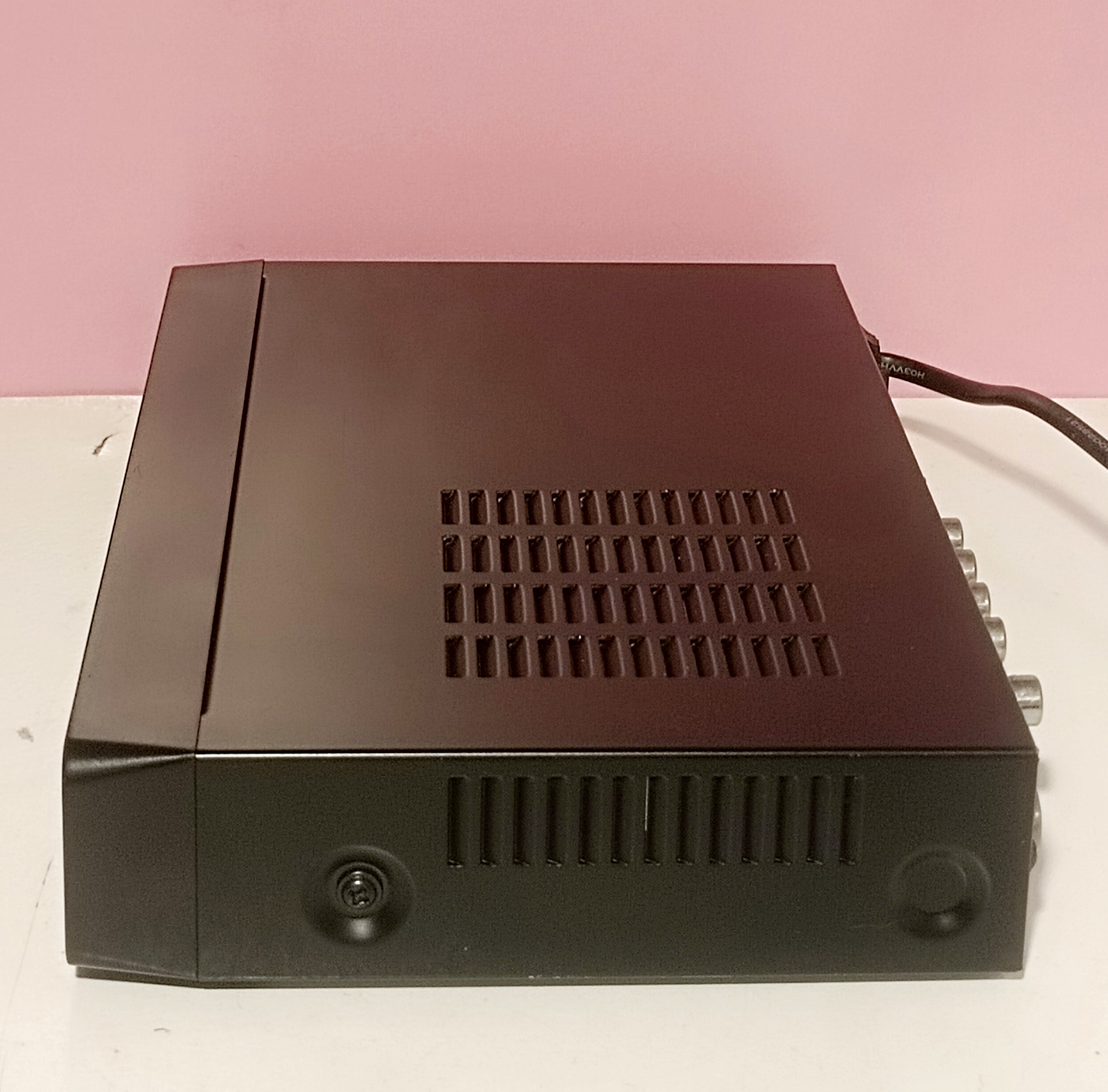 تصویر گیرنده دیجیتال ایکس ویژن مدل XDVB-333 کارکرده، کاملا سالم با کنترل نو و یک سال ضمانت